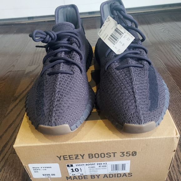 Yeezy Boost 350 - Picture 2 of 4